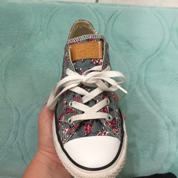 Floral Converse Shoes✨ - Picture 2 of 4